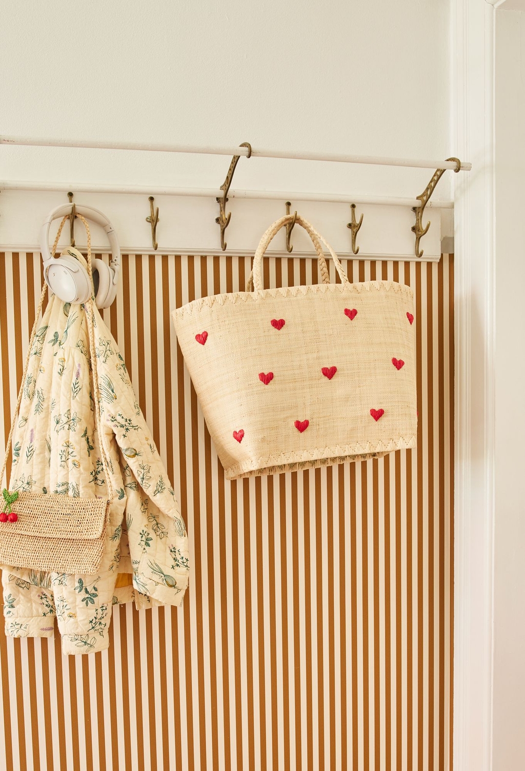 RICE Korbtasche Darling hearts mit eingestickten Herzen M