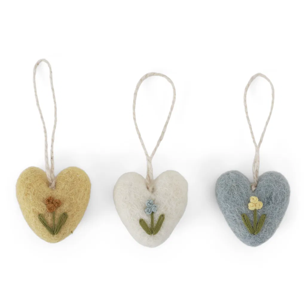 Gry & Sif handgefilztes kleines Herz mit Blümchen 3-er Set
