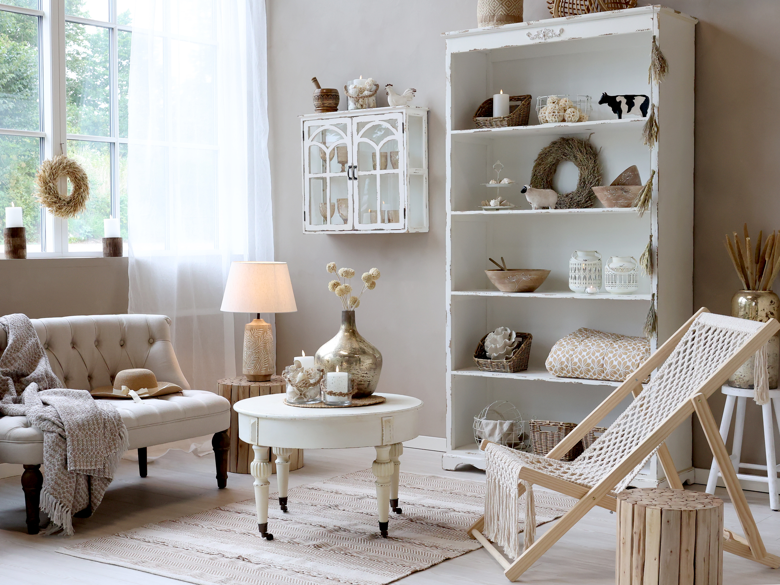 Chic Antique Tischlampe mit Holzfuß und Leinenschirm natur