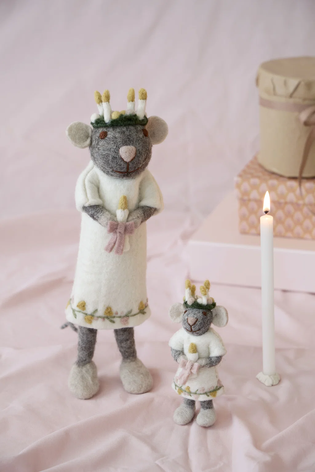 Gry & Sif handgefilztes graues Santa Lucia Mäuschen medium