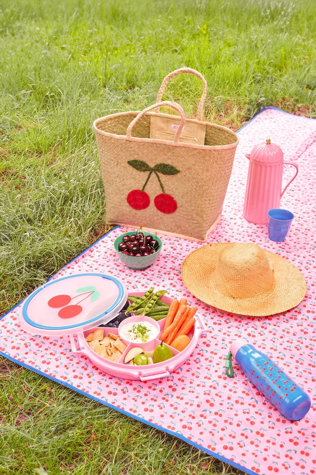 RICE Picknickdecke/Gartendecke Cherry Love Print 2x2 M wasserabweisende Unterseite