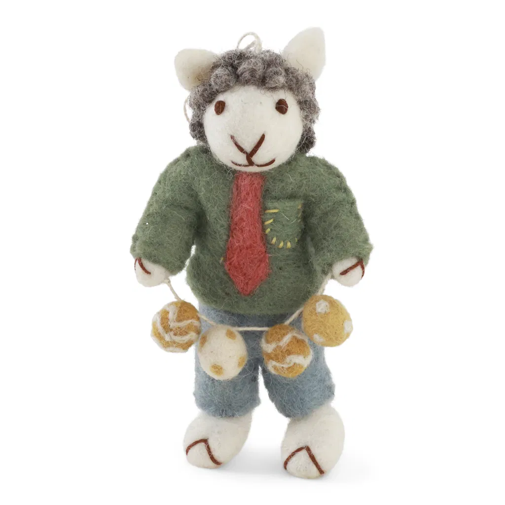 Gry & Sif handgefilzter Schäfchen Junge mit österlicher Girlande