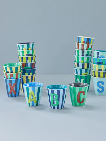 RICE Melamin Buchstabenbecher stripes Blautöne medium komplettes Alphabet