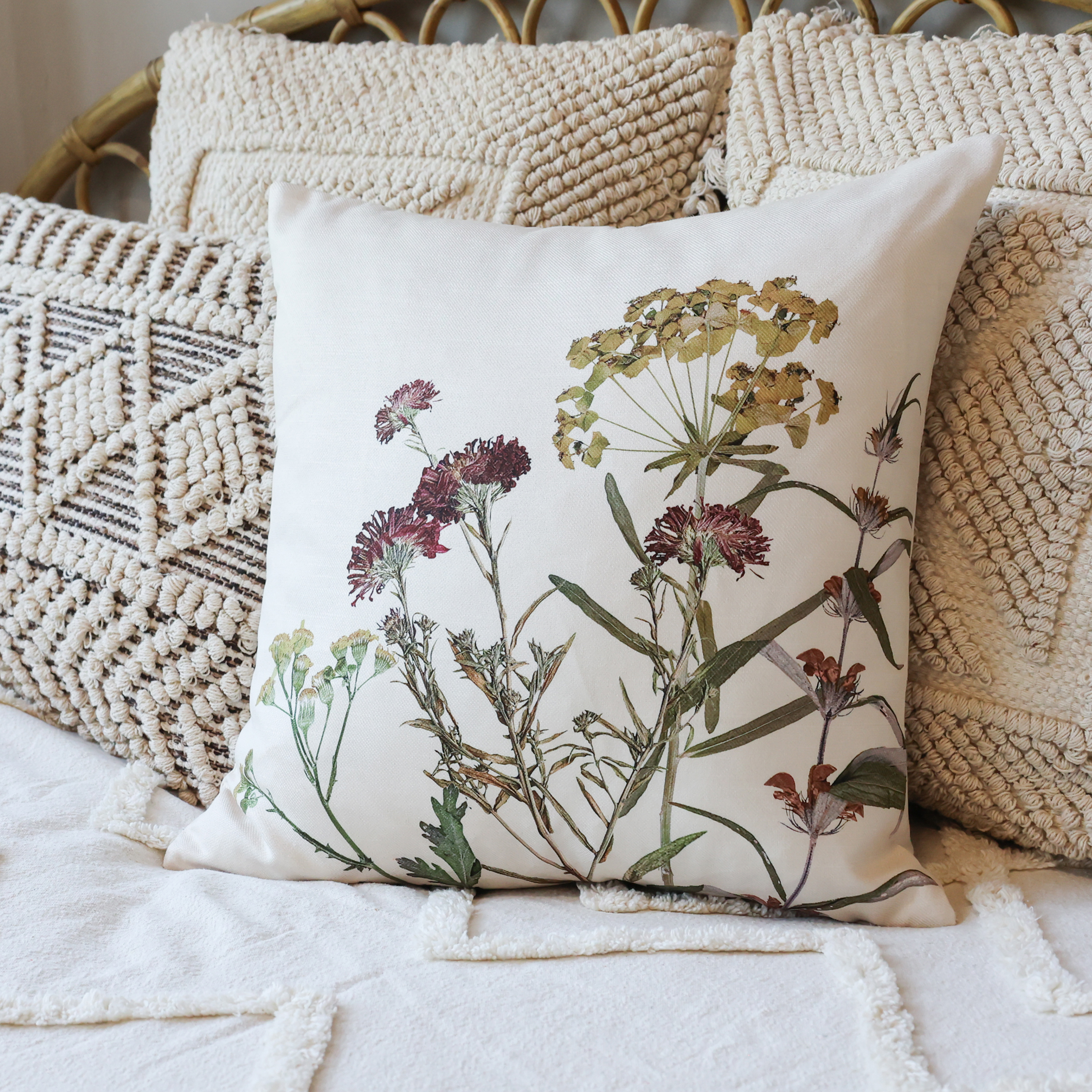 Chic Antique Kissenbezug Aix Wildblumen offwhite 45 x 45 cm