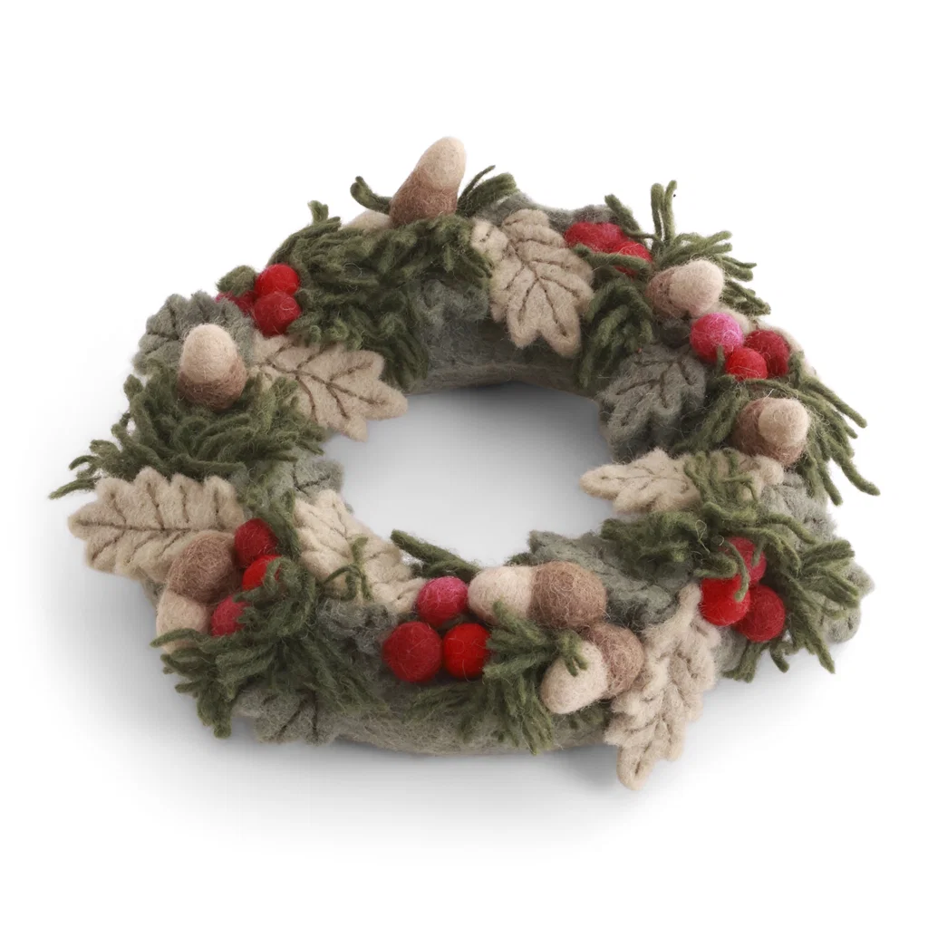 Gry & Sif handgefilzter weihnachtlicher Kranz mit Beeren, Blättern und Eicheln ...auch schön im Herbst