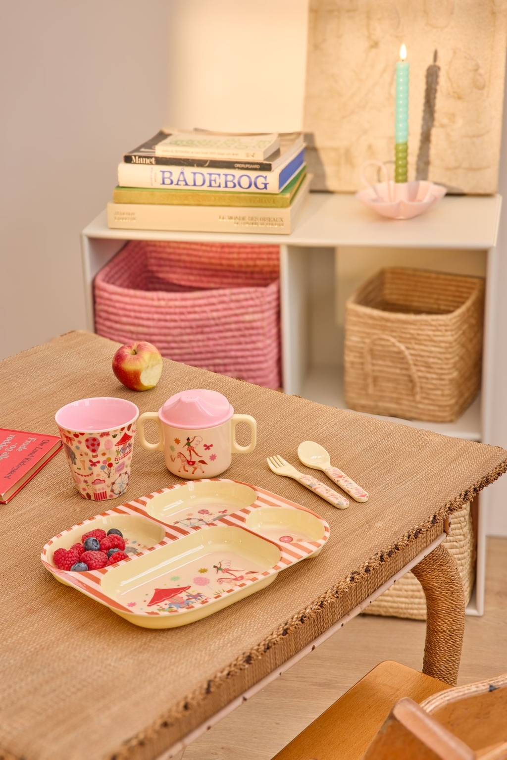 RICE Melamin Kindergeschirr Set Fun fair Print rosa 4-teilig