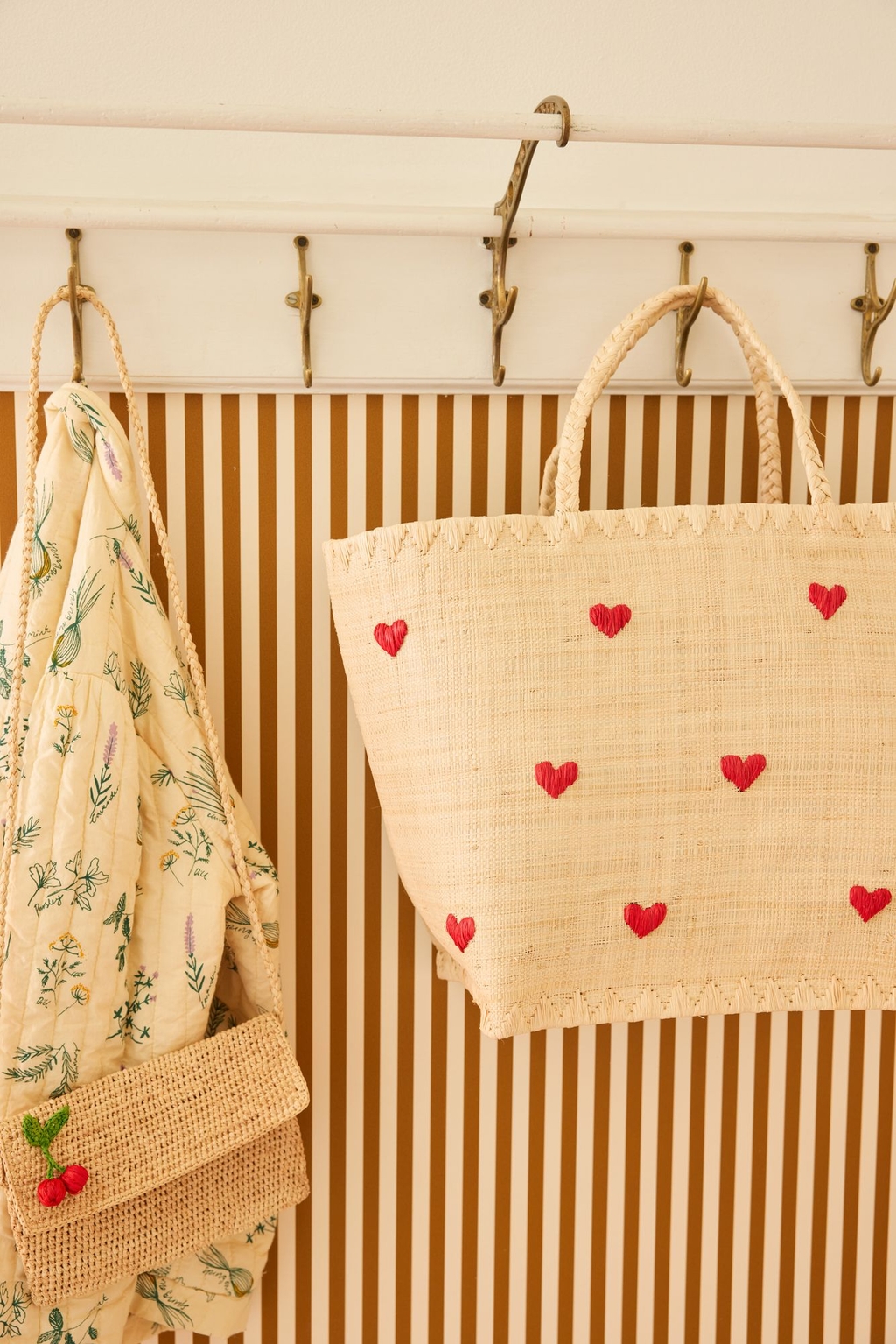 RICE Korbtasche Darling hearts mit eingestickten Herzen M