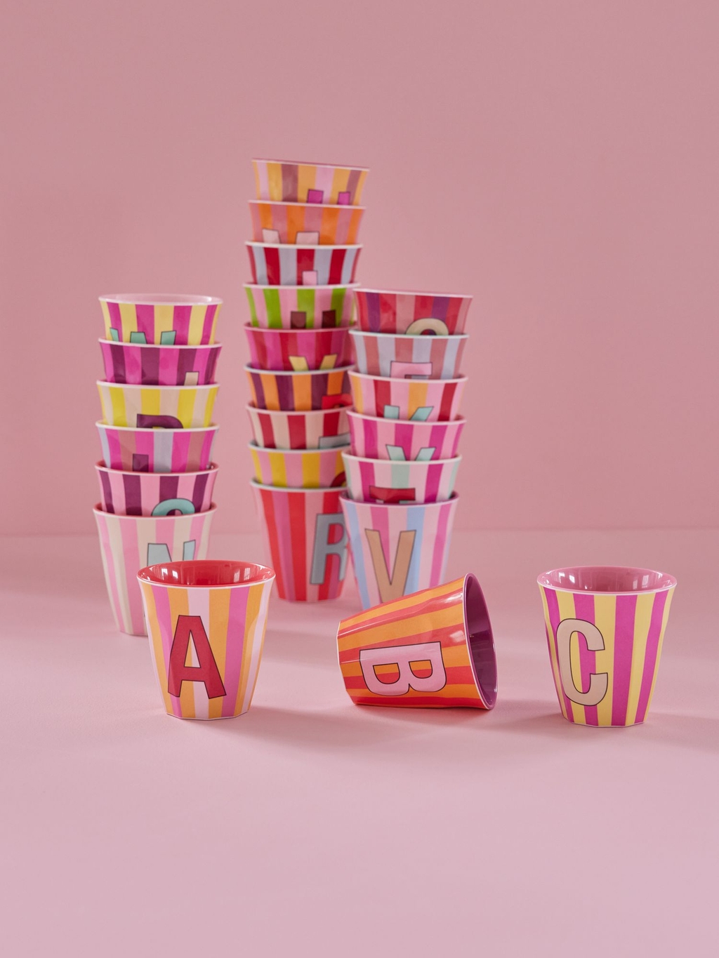 RICE Melamin Buchstabenbecher stripes Rosatöne medium komplettes Alphabet