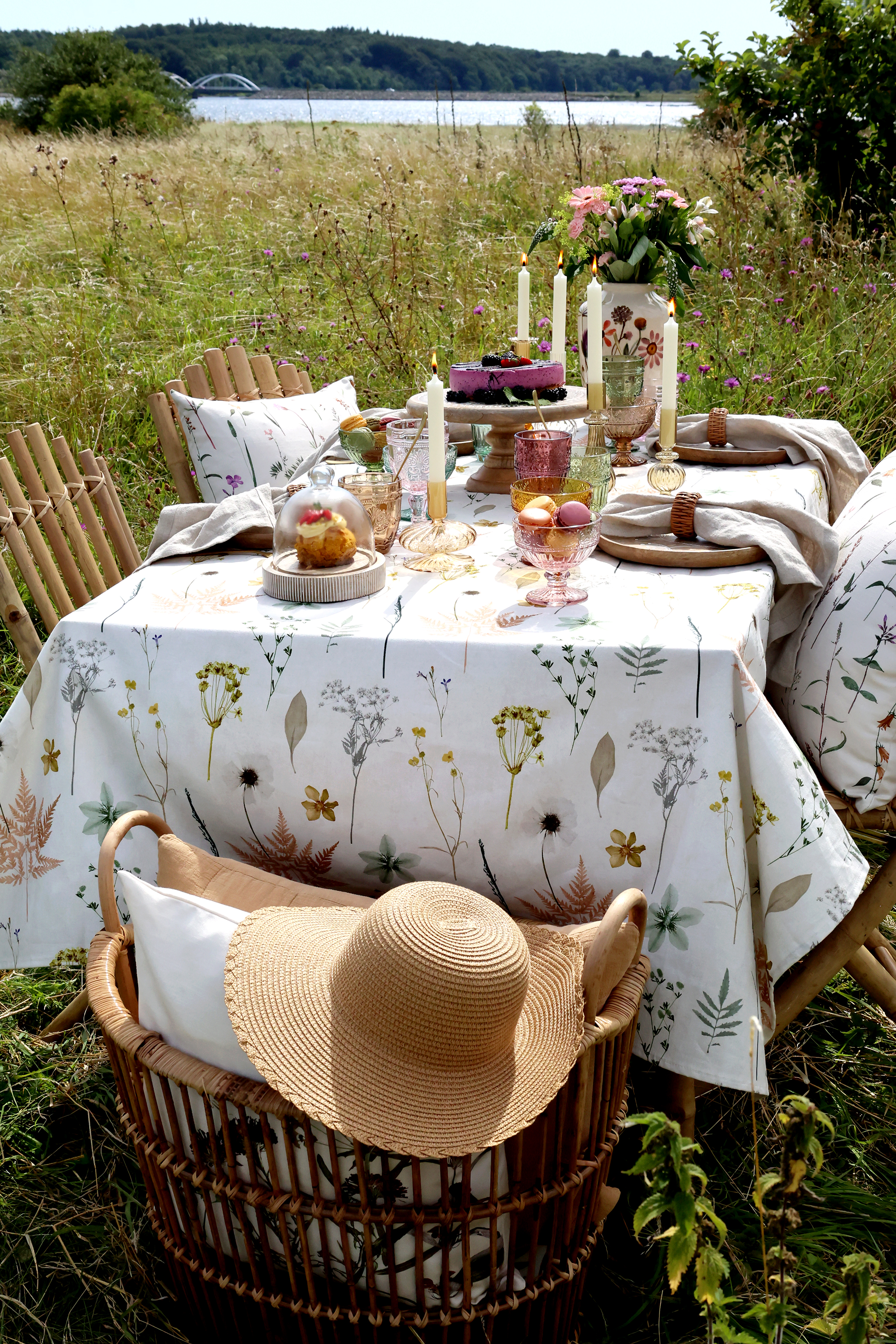 Chic Antique Kissenbezug Aix Wildblumen offwhite 45 x 45 cm