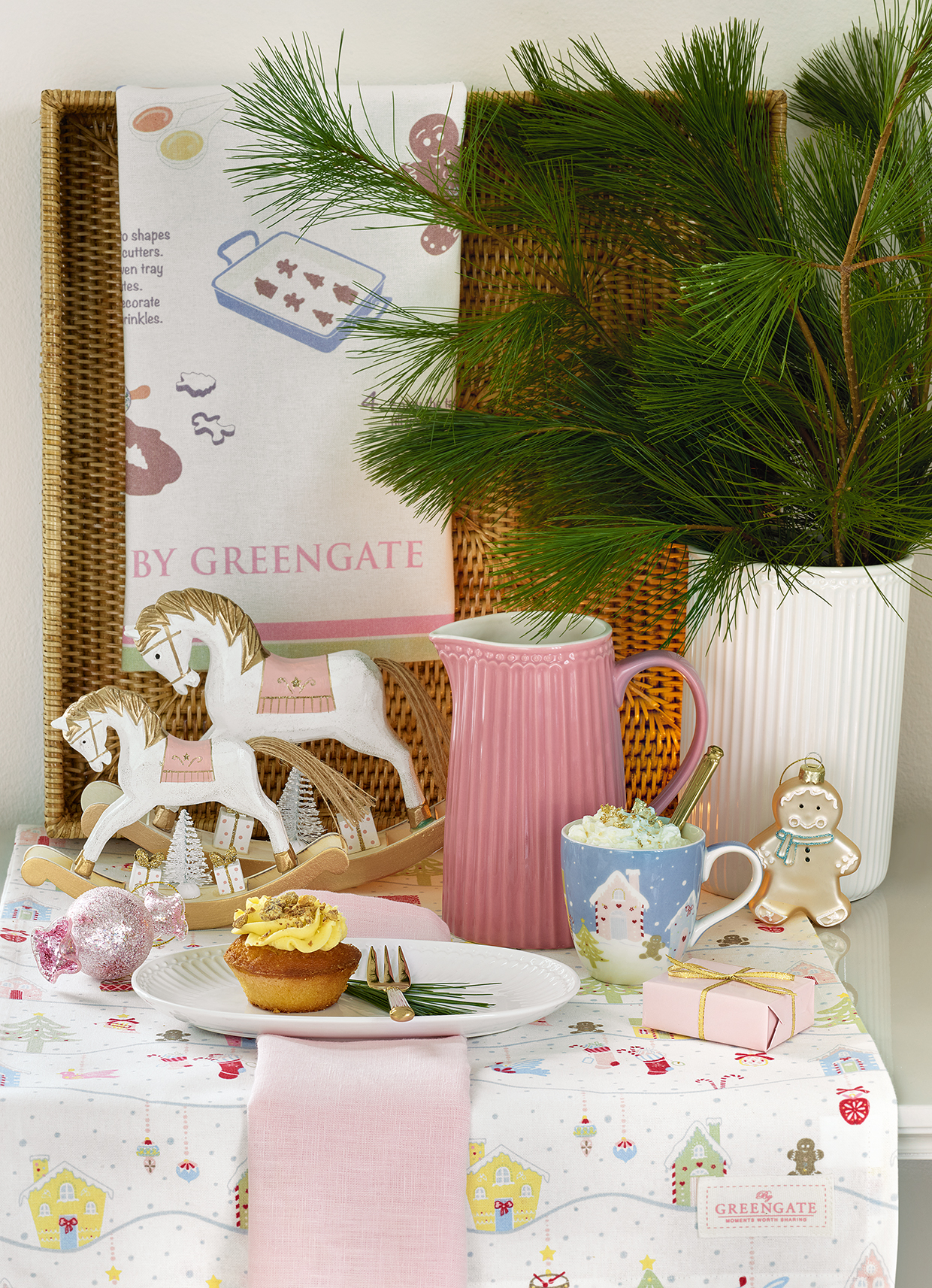 Greengate Weihnachtsbaumanhänger Laura House pale pink medium 
