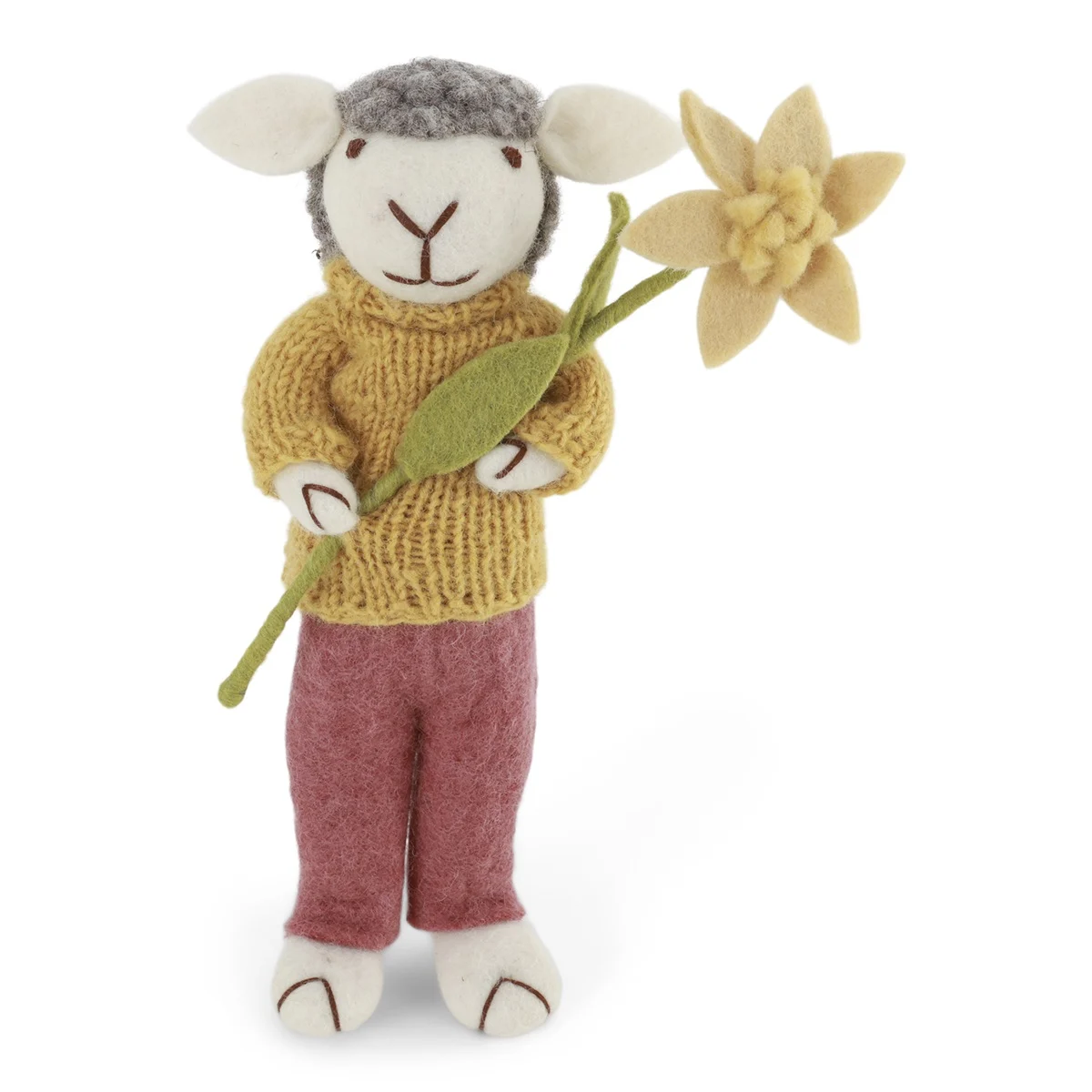 Gry & Sif handgefilztes weißes Schäfchen groß mit bordeauxfarbener Hose und gelber Blume 27 cm